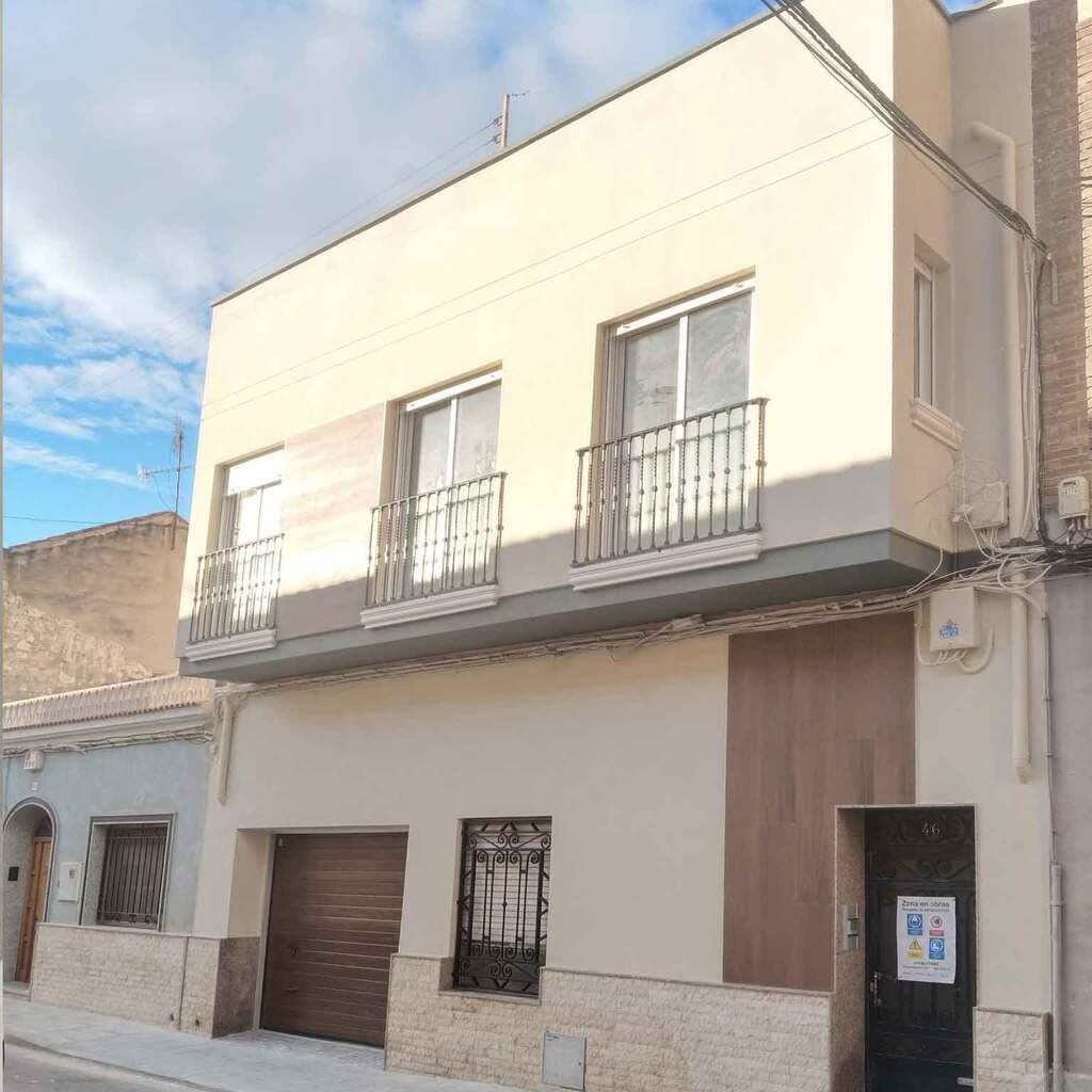 Medianera con aislamiento térmico